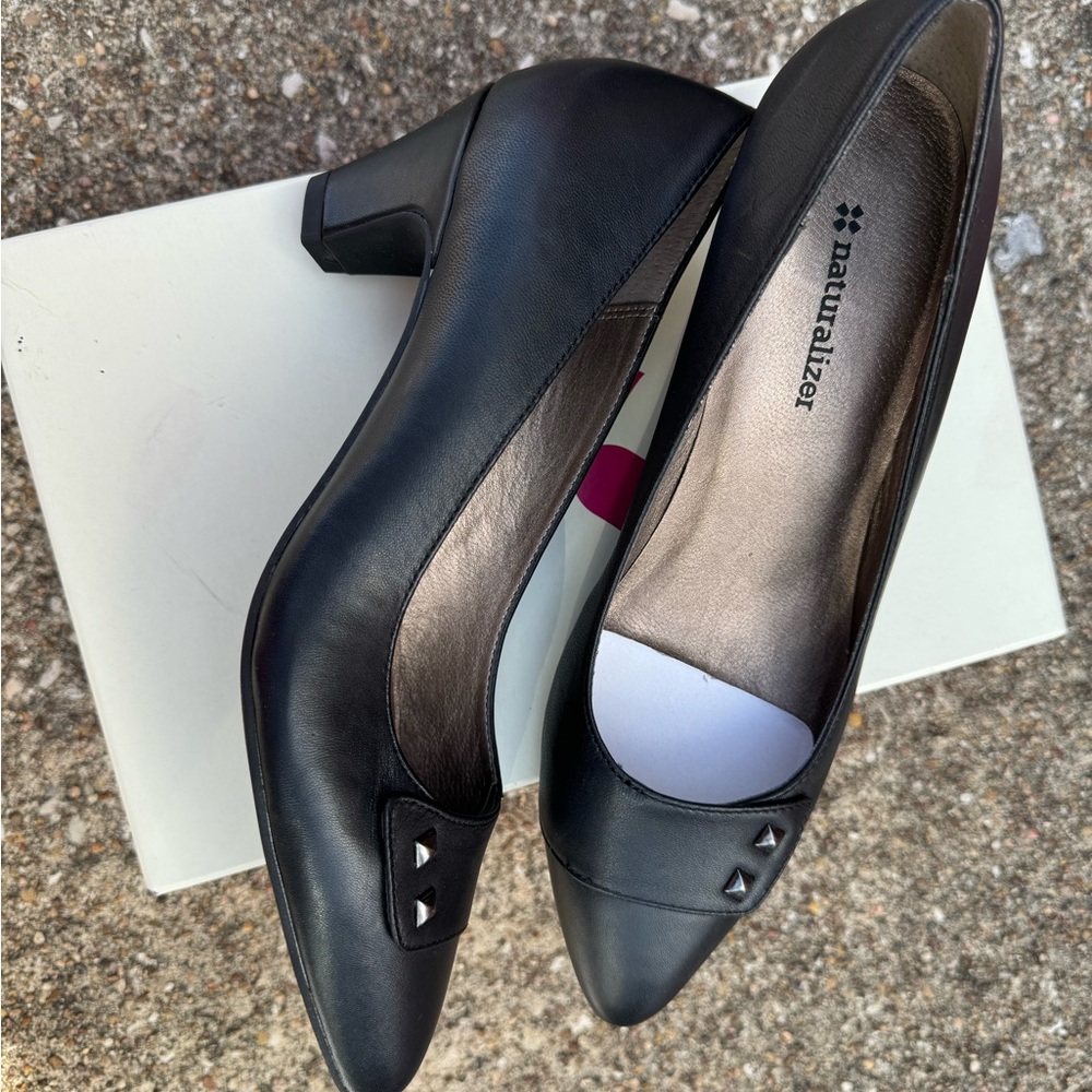 Shoes - Picture 2 of 4